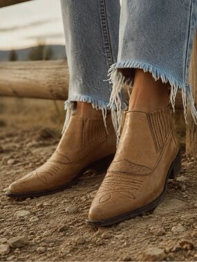 Vintage Fox Fire Tan Leather Western Slip-On Boots